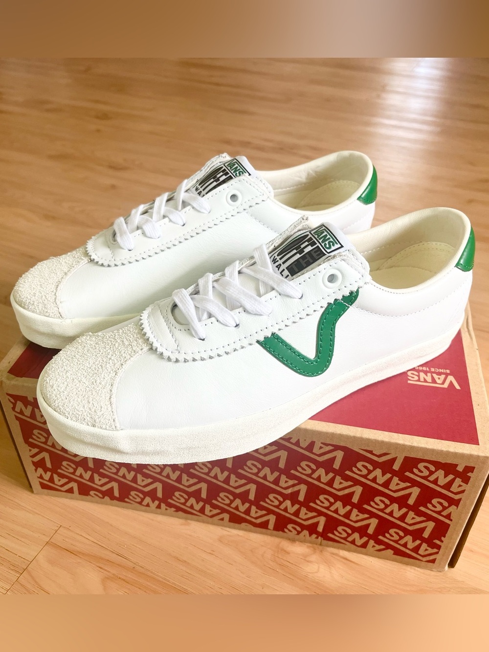 Vans Off The Wall Top Sneakers White Green Leather Women’s  Size 9.0 US Mens 7.5 - Picture 2 of 9